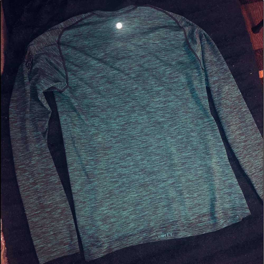 LULULEMON Men’s Large long sleeve soft shirt